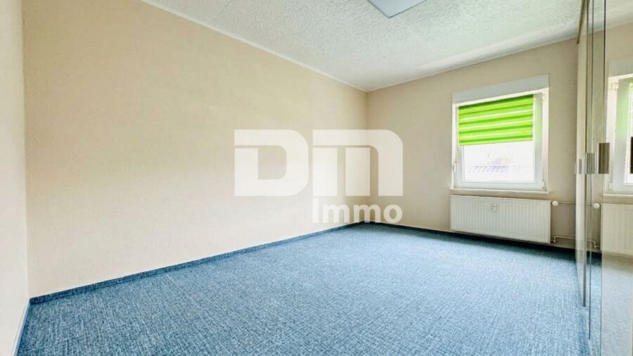 Vollvermietetes Dreifamilienhaus nach WEG geteilt mit Nebegebäude in Traumlage - OG WE2 Schlafzimmer